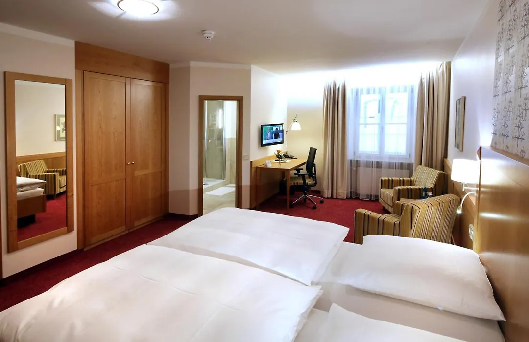 Bayerischer Hof-1