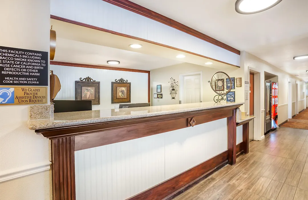 Best Western Luxury Inn-1