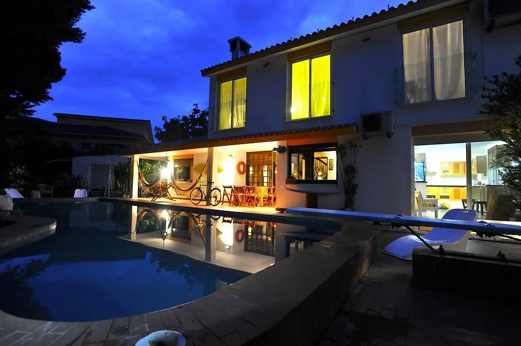 Carcavelos Surf House-1