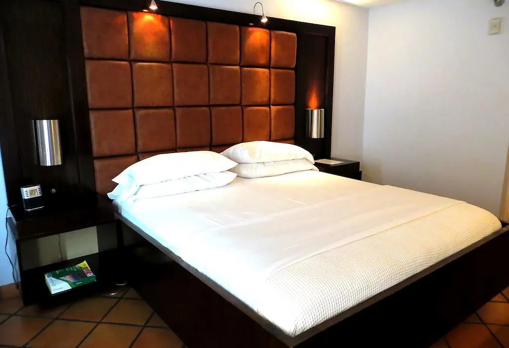 Blue Moon Gay Resort-1
