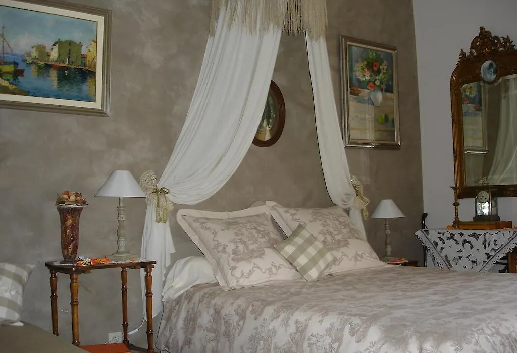 Le Petit Château-1