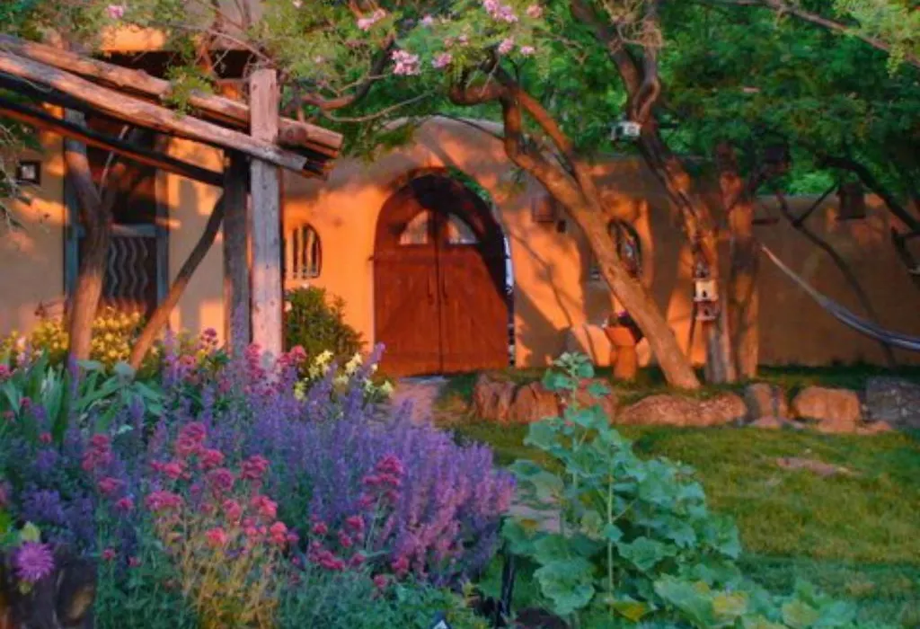 Old Taos Guesthouse B&B-1