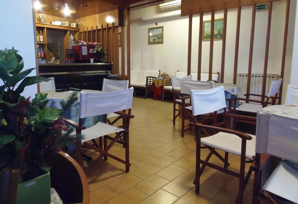 Hotel Italia-1
