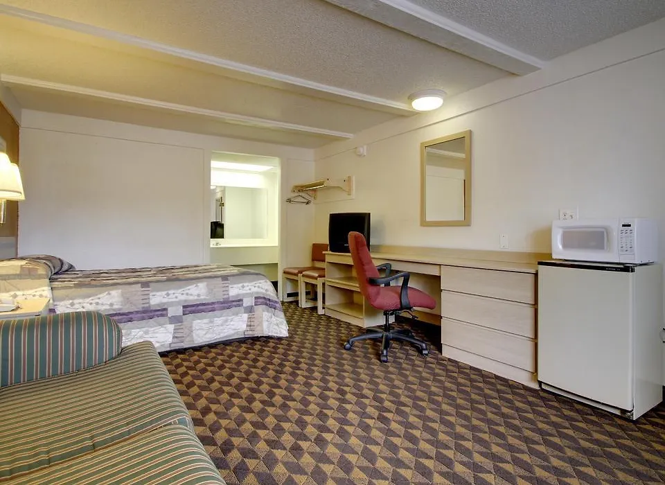 Rodeway Inn & Suites Fenton-1