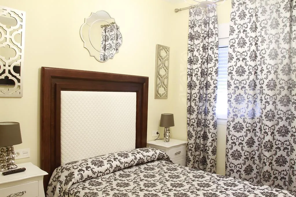 Hostal Flor De Lis- Lojo-1
