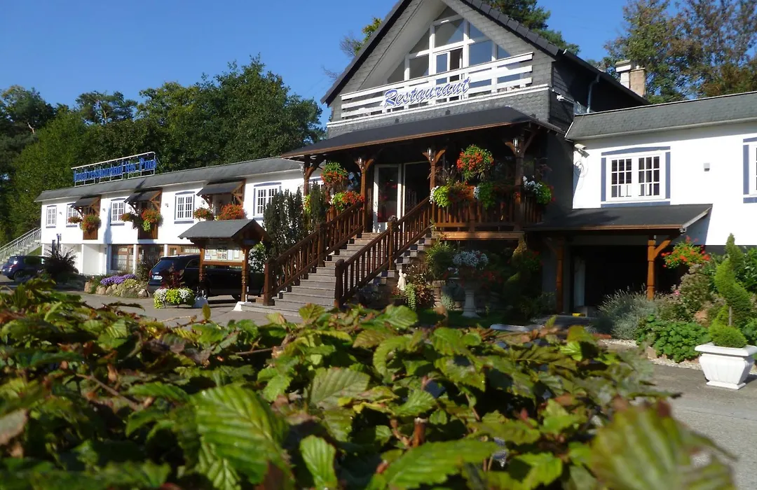 Hotel Restaurant Les Pins logis-1