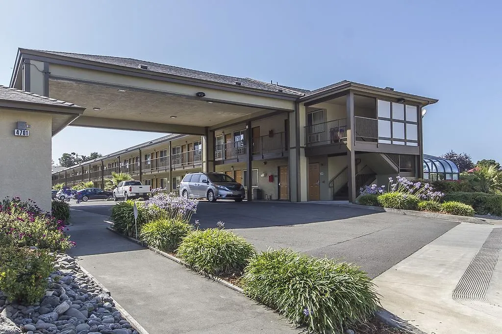 Days Inn & Suites By Wyndham Arcata-1