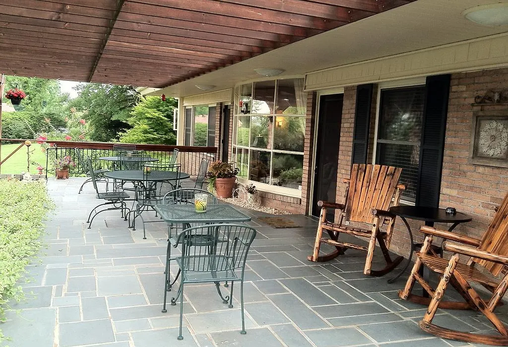 Brookside Mountain Mist Inn-1