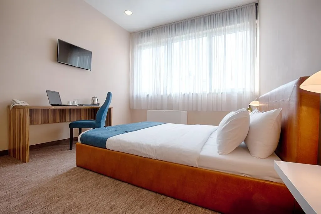 Hotel Admiral Arena Garni-1