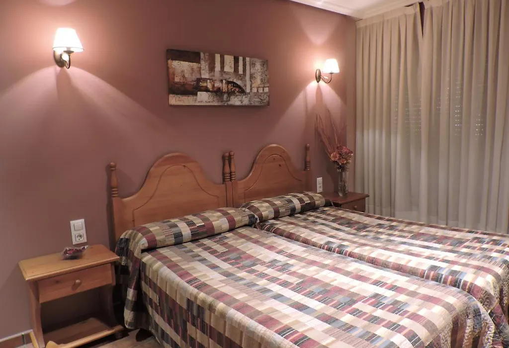 Hostal Villa de Navarrete-1