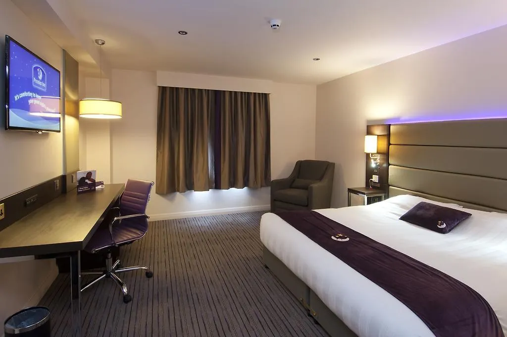 Premier Inn Watford Central-1