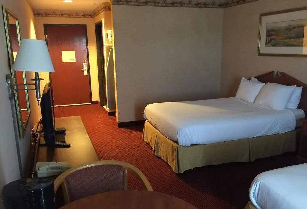 Fredericksburghillcountryhotel-1