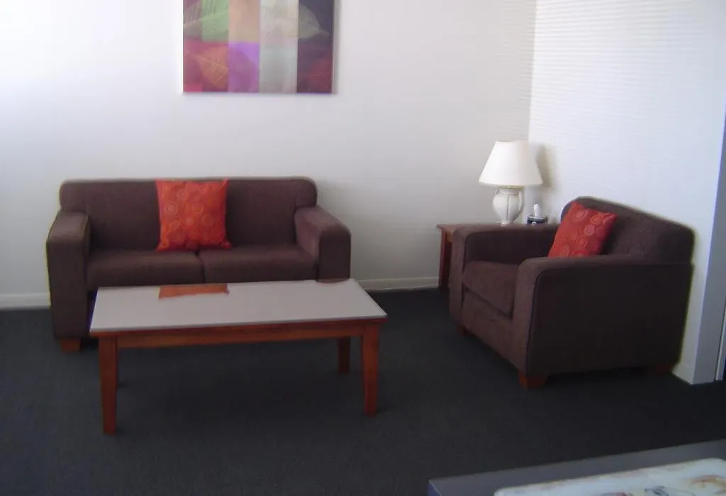 Kudos Business Suites & Airport Motel-1