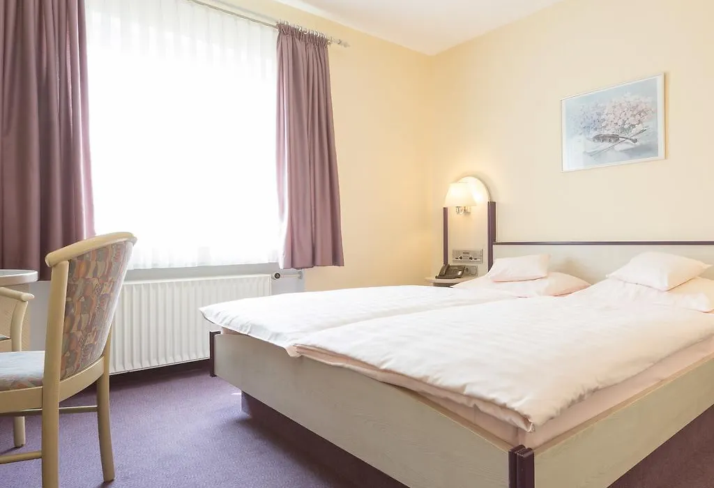 Stadt-gut-Hotel Siegboot-1