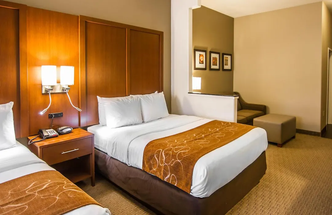 Comfort Suites Marshall-1