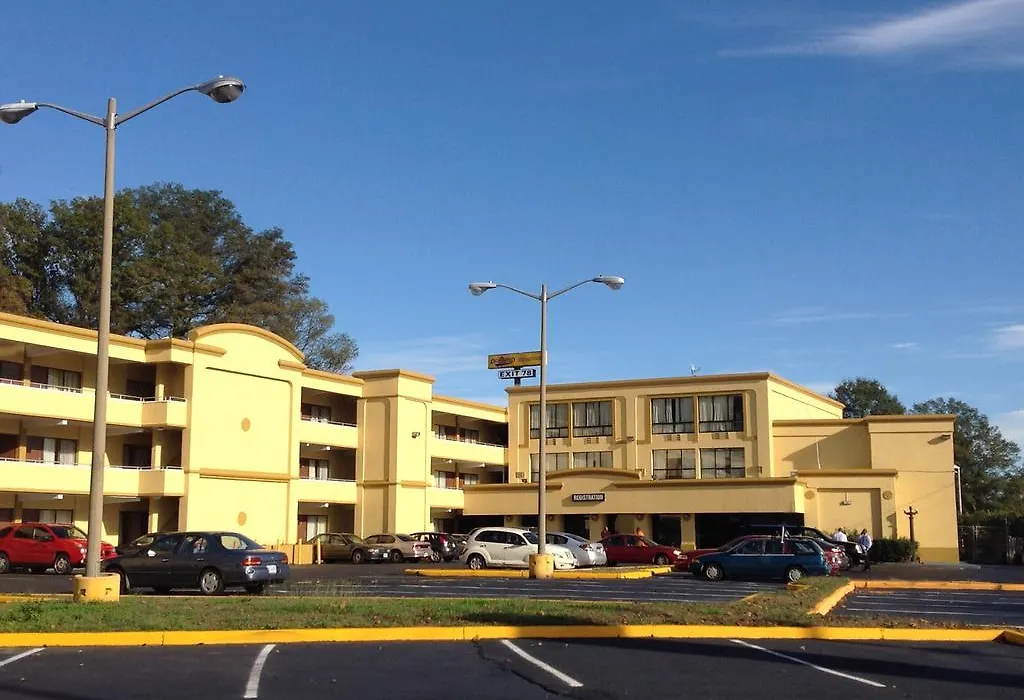 Diamond Inn & Suites-1