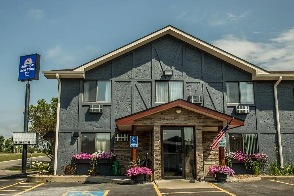 Americas Best Value Inn & Suites Detroit Lakes-1
