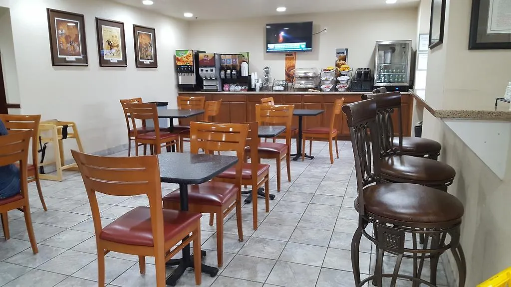 Microtel Inn & Suites By Wyndham Green Bay-1