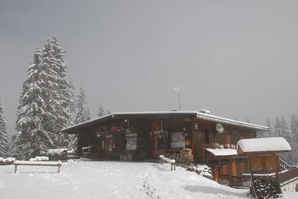 Hôtel Chalet Le Caribou-1