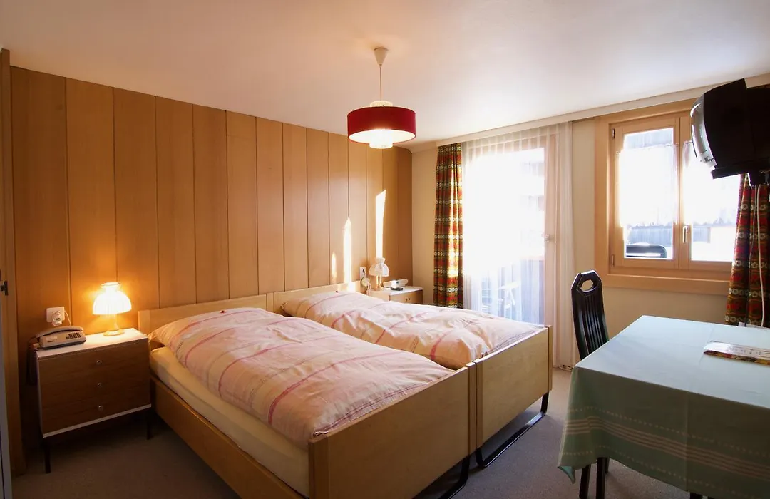 Hotel Hold-1