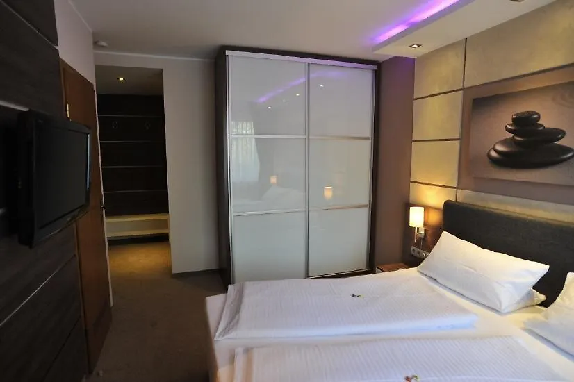 Hotel Bergischer Hof-1