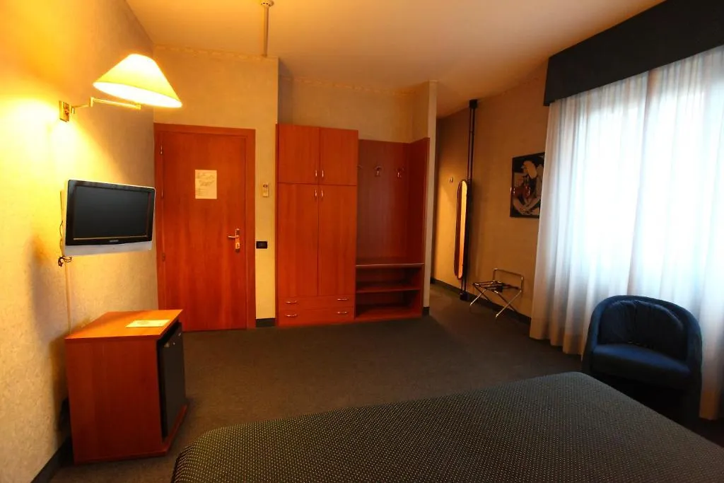Hotel Lincoln-1