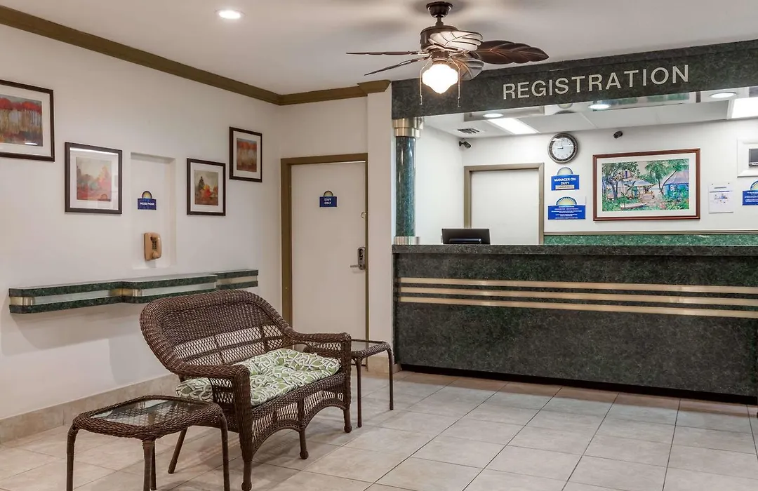 Days Inn By Wyndham West Palm Beach-1