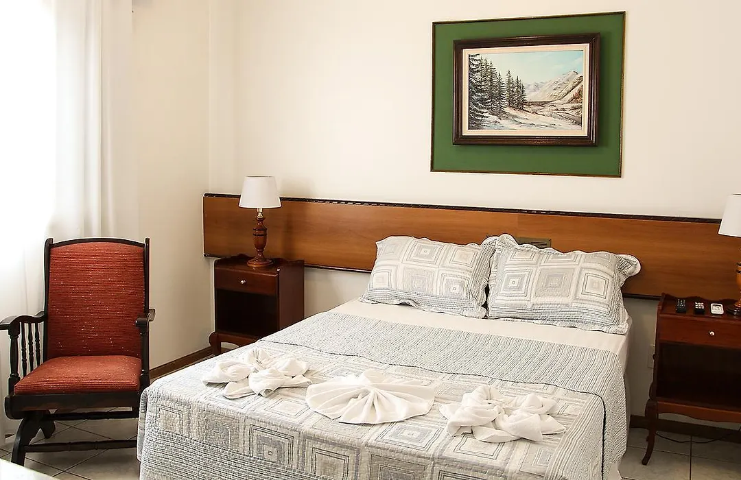 Holz Hotel-1