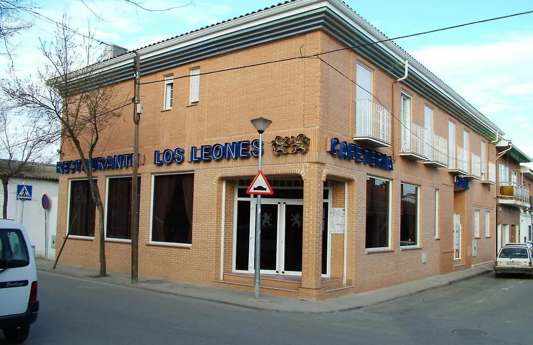 Hotel Los Leones, el más cercano a Warner-1
