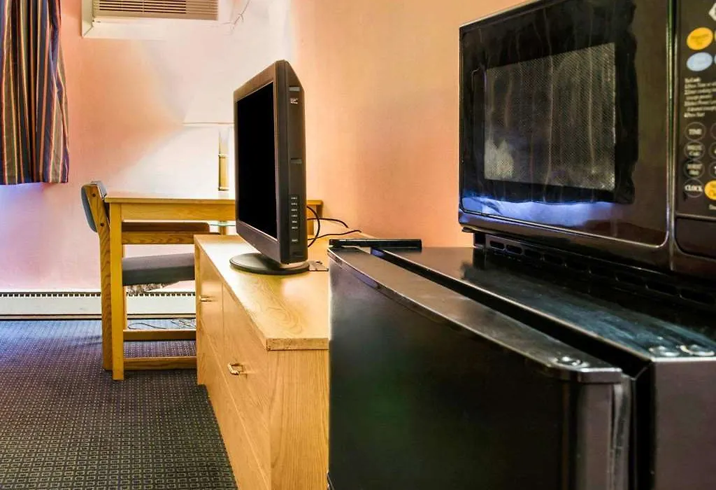 Econo Lodge Battle Creek-1