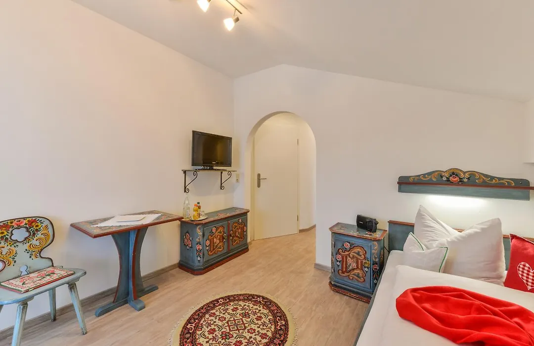 Ferienhotel Hahn Garni-1