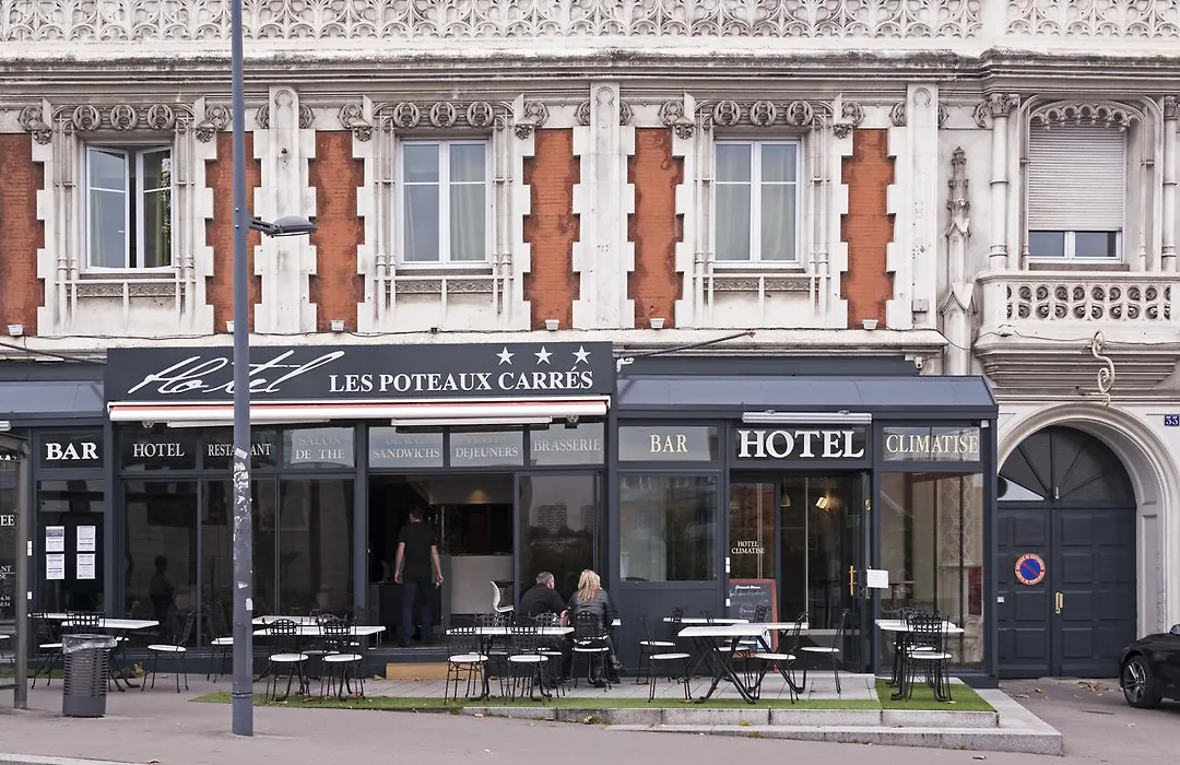 Hotel Les Poteaux Carres-1
