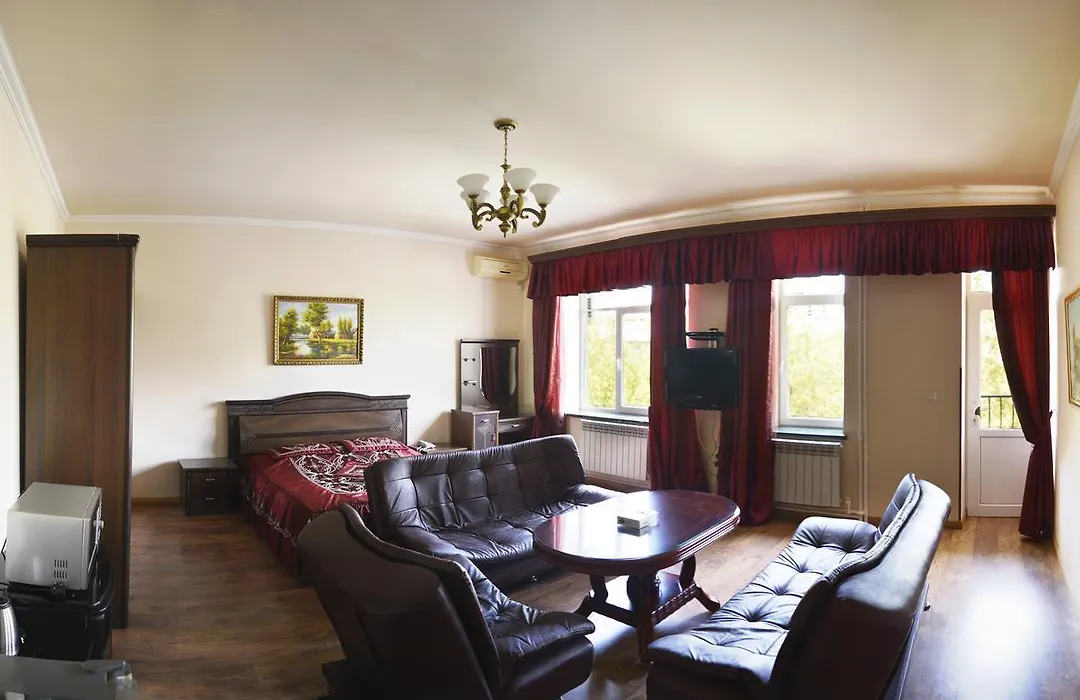 Family Hotel-1