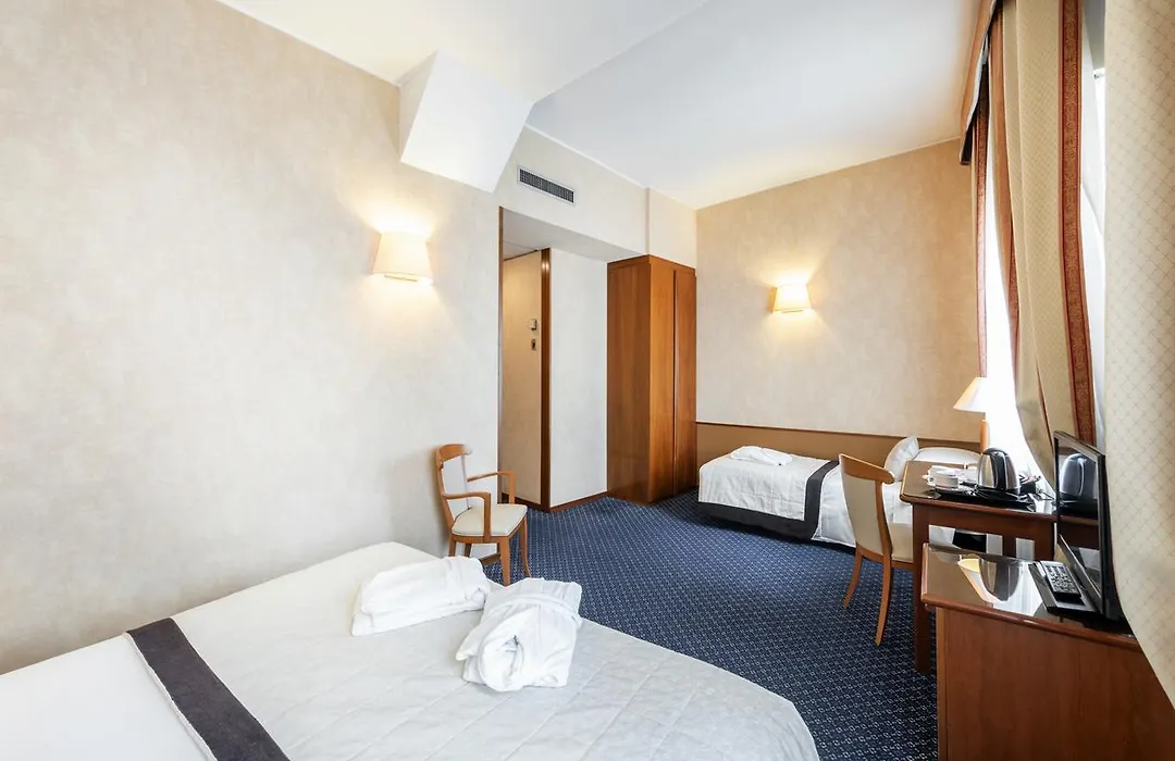 Hotel Ascot-1