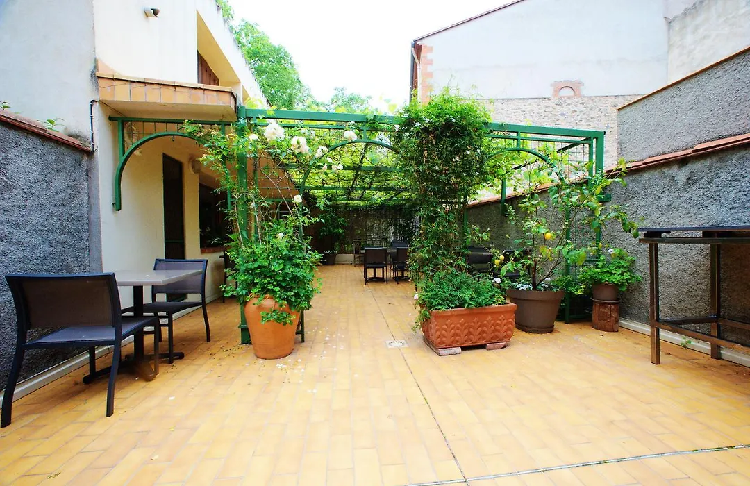 Hotel des Arcades-1