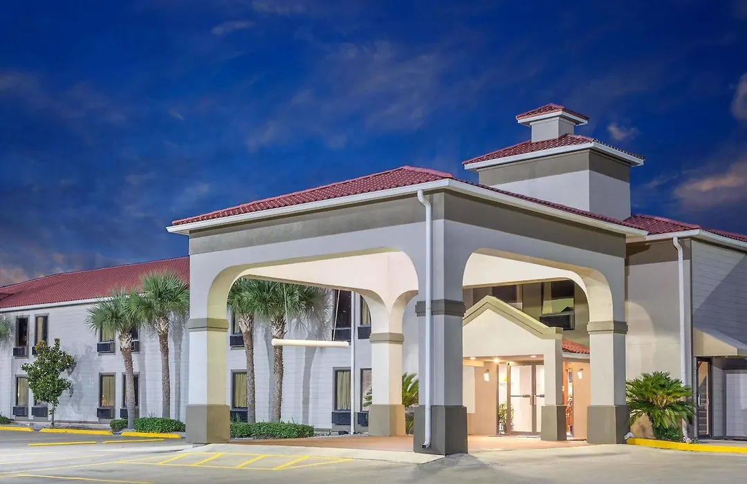 Days Inn By Wyndham Galliano La-1