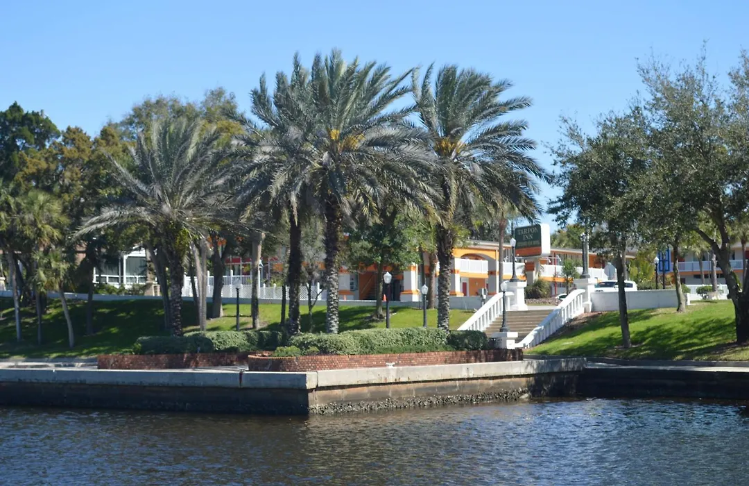 Tarpon Inn-1