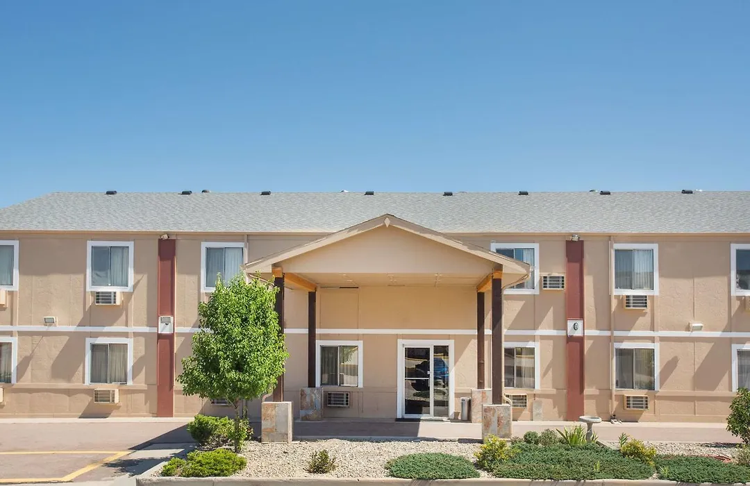 Super 8 By Wyndham Limon-1