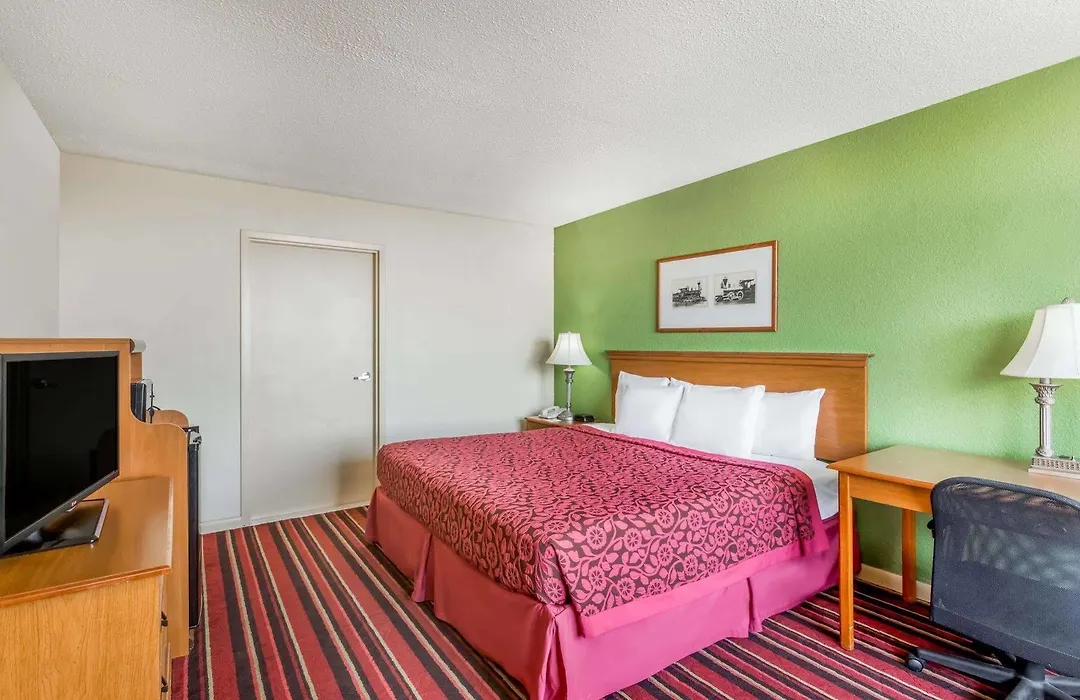Days Inn By Wyndham Blacksburg Conference Center-1