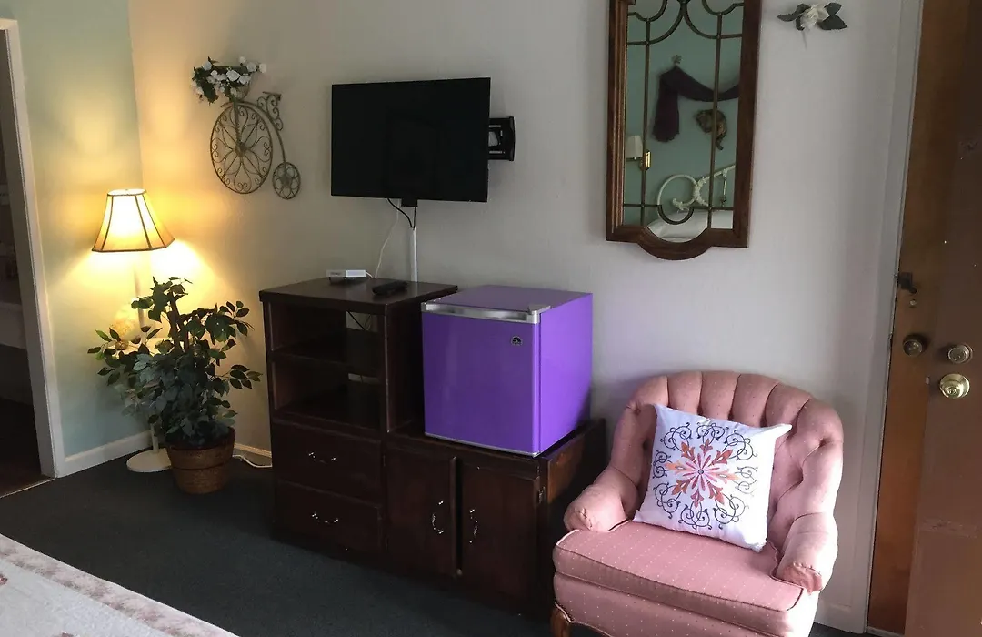 Holiday Lodge-1