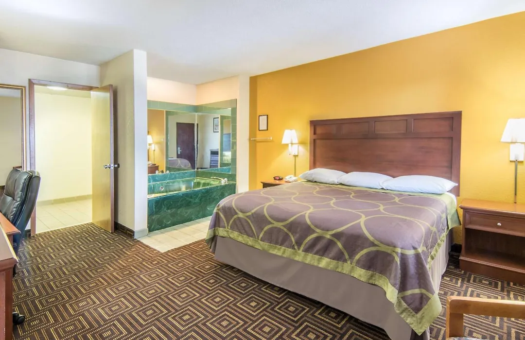 Super 8 By Wyndham Seguin-1