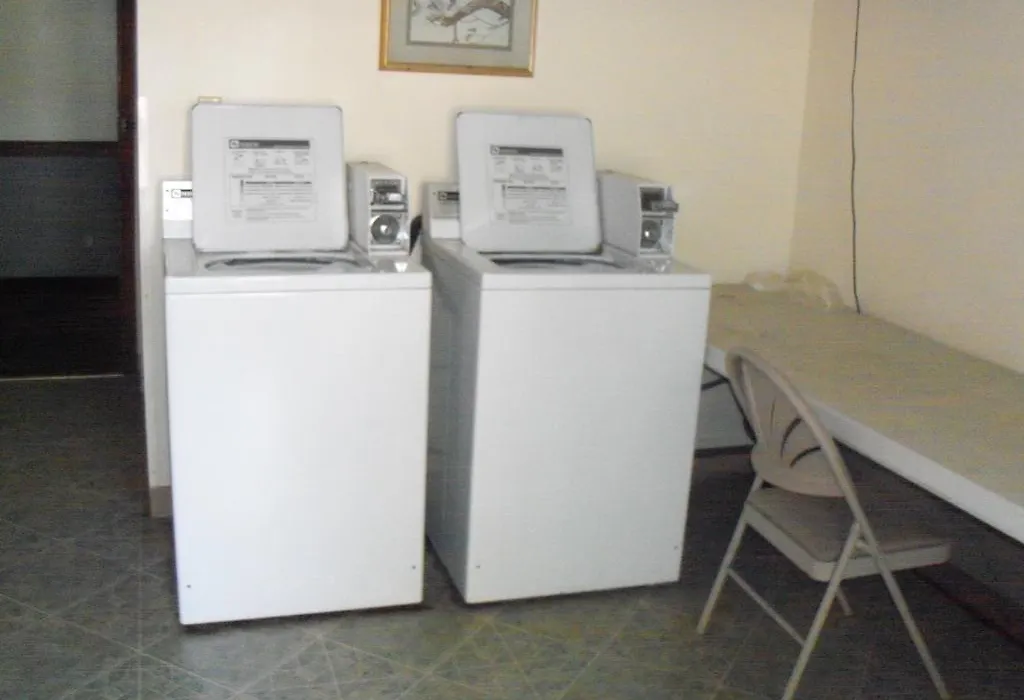 Budget Inn And Suites - Des Moines-1