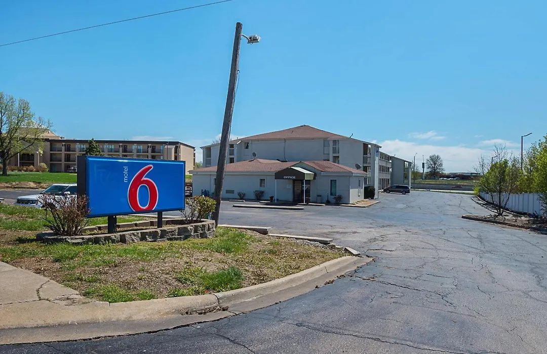 Motel 6-Blue Springs, Mo-1