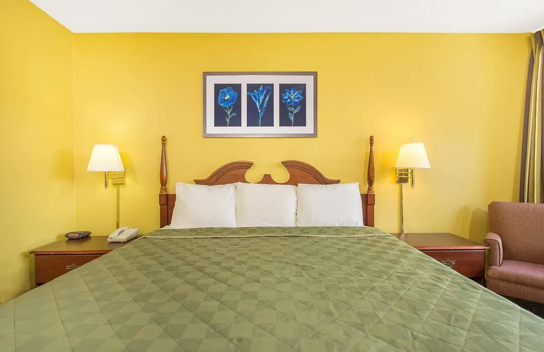 Knights Inn Roanoke-1