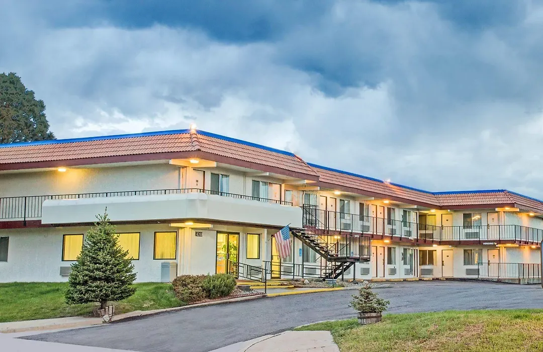 Knights Inn Aurora-1