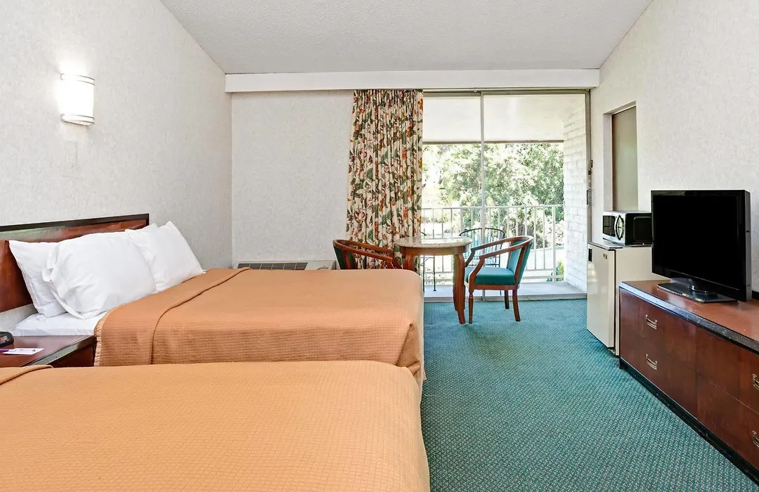 Knights Inn Claremont-1