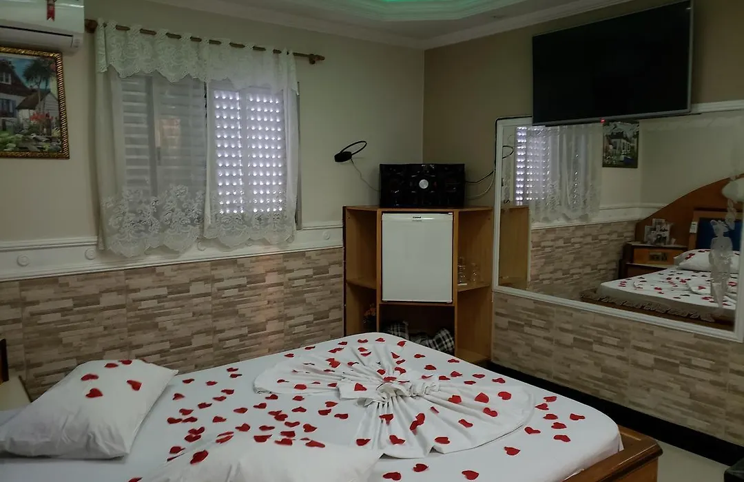 Motel Mont Blanc Gru-1