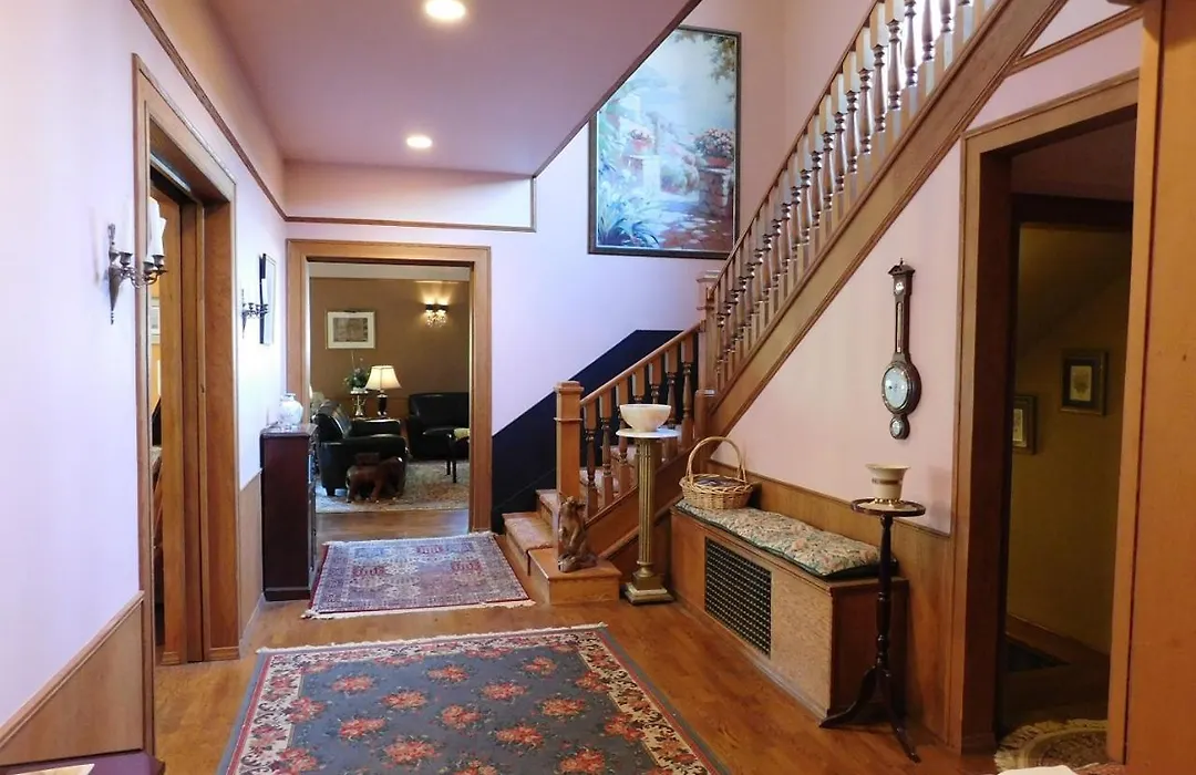 Bacon Mansion Bed And Breakfast-1