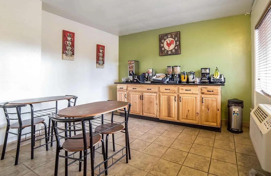 Rodeway Inn & Suites Pendleton-1