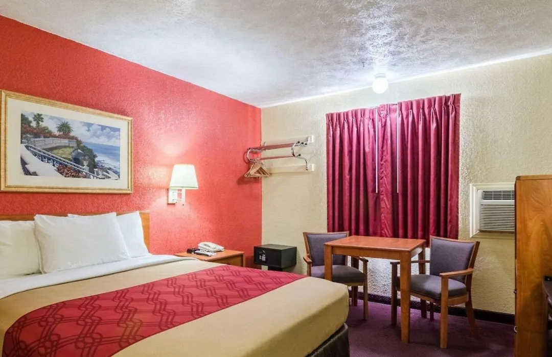 Econo Lodge Ottawa-1